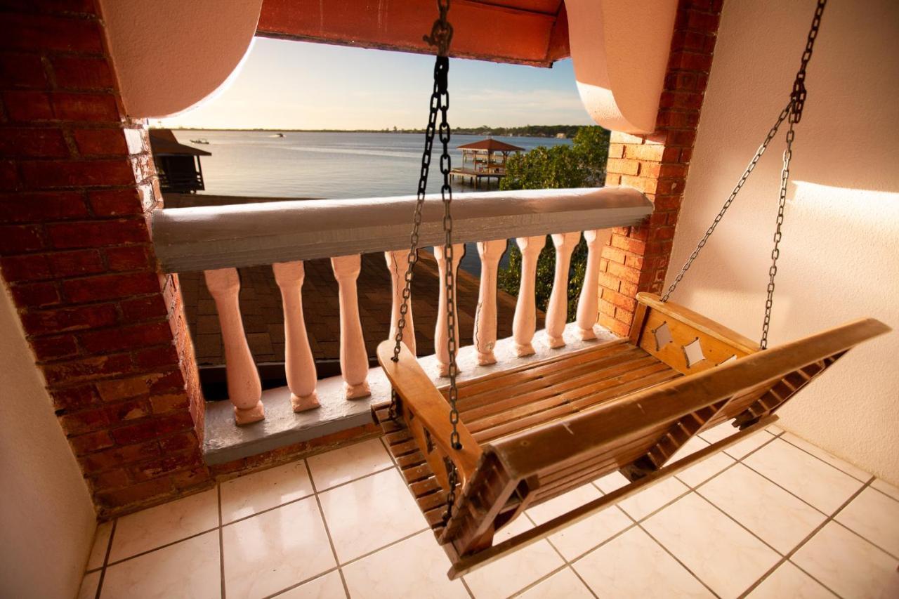 Sea Eye Hotel - Sunset Building Utila Exterior photo